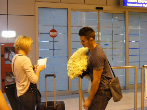Livrare flori la aeroport – imaginea 9