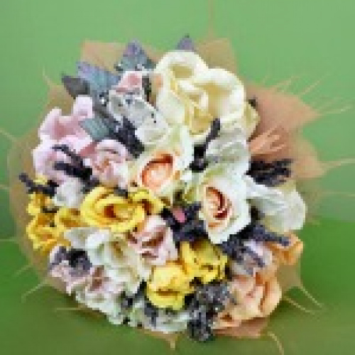 Buchet de mireasă din flori artificiale și accesorii – imaginea 11