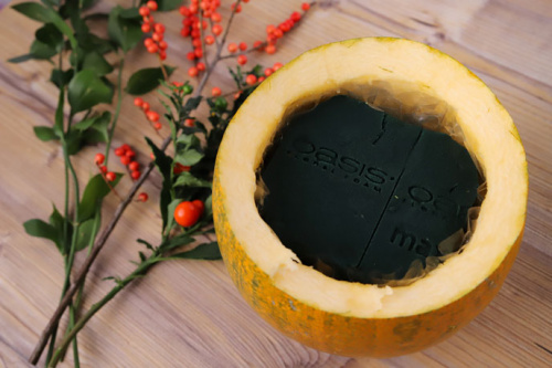 Cum sa faci un aranjament floral de Halloween – imaginea 3