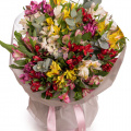 Buchet cu alstroemeria