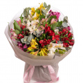 Buchet cu alstroemeria