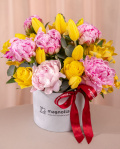 Pink Peony, Tulip and Rose Arrangement – imaginea 3