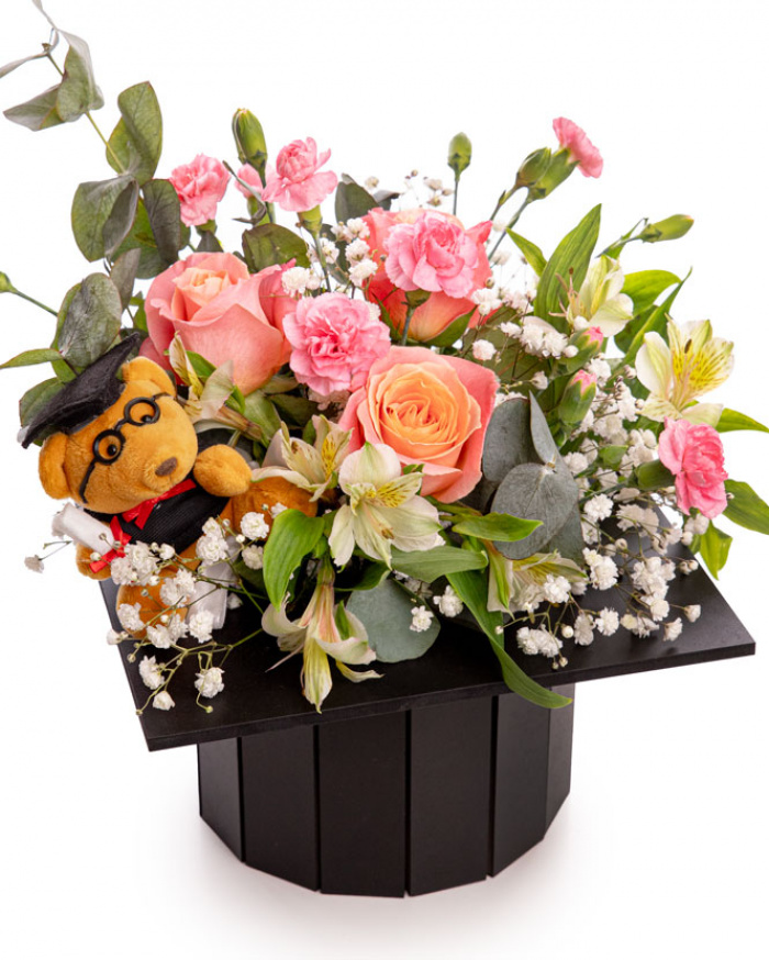 Graduation Cap Flower Arrangement – imaginea 1