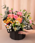 Graduation Cap Flower Arrangement – imaginea 3