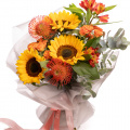 Buchet cu floarea-soarelui „Golden Embrace”