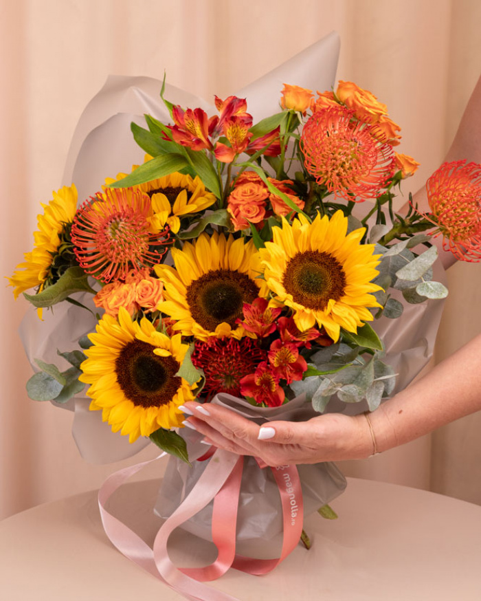 Buchet cu floarea-soarelui „Golden Embrace”