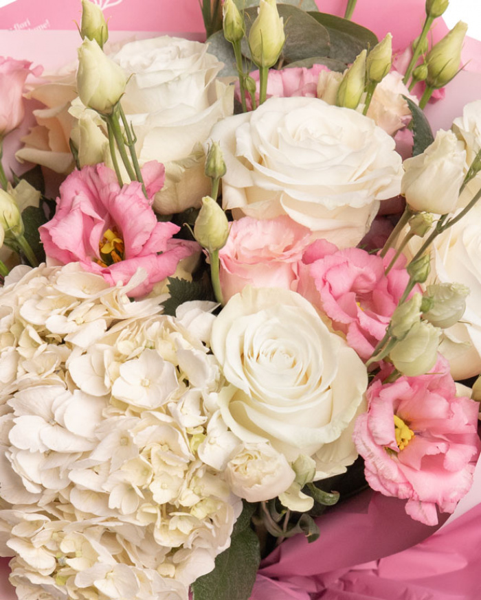 Buchet trandafiri albi și eustoma – imaginea 2