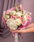 Buchet trandafiri albi și eustoma – imaginea 3