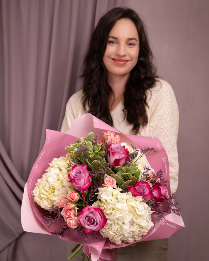 Buchet cu trandafiri si hortensii, varianta premium, marime
