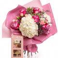 Buchet cu trandafiri și hortensii „Gentle Love”