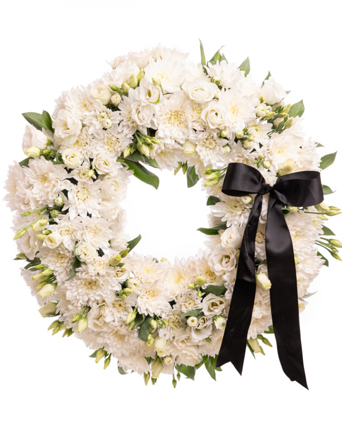 Coroană funerară cu flori albe – imaginea 1