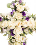 Aranjament-funerar-în-forma-de-cruce-cu-trandafiri-si-eustoma-detaliu