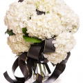 Buchet funerar cu hortensii albe