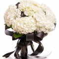 Buchet funerar cu hortensii albe