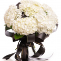 Buchet funerar cu hortensii albe