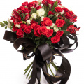 Buchet funerar cu trandafiri și alstroemeria