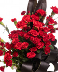 Buchet funerar cu garoafe si trandafiri rosii,varianta premium, detaliu