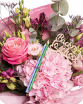 Buchet flori si creioane colorate, varianta premium, detaliu