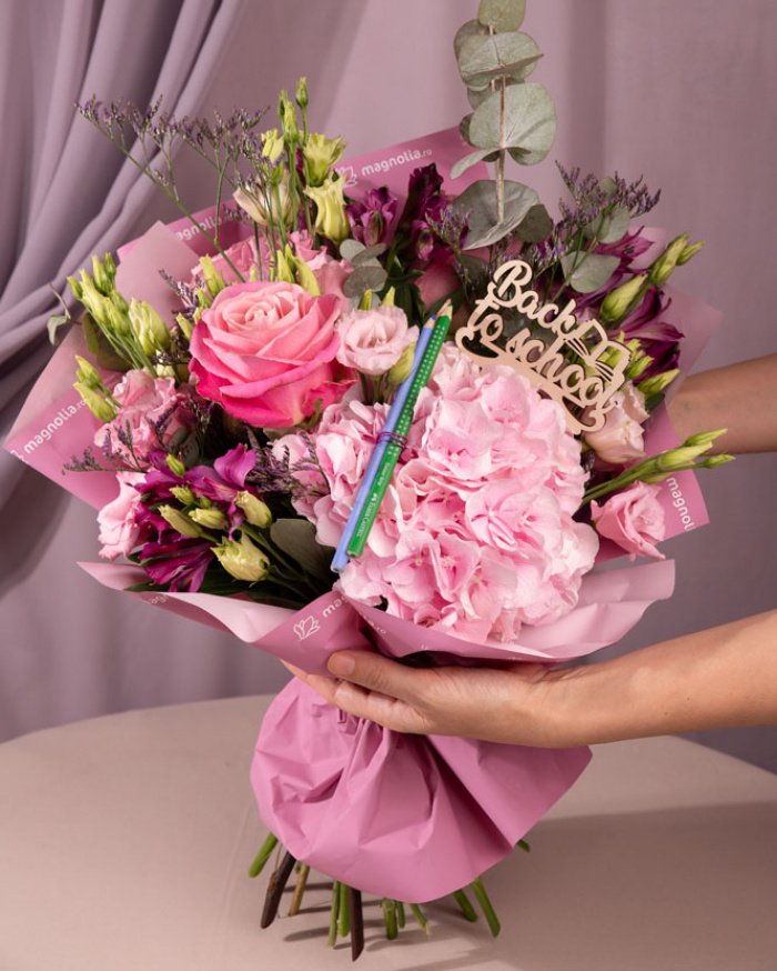 Buchet flori si creioane colorate, varianta premium, marime