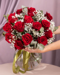 Buchet cu trandafiri rosii si gypsophila, varianta premium, marime