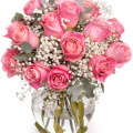 Buchet cu trandafiri roz şi gypsophila