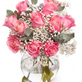 Buchet cu trandafiri roz şi gypsophila