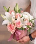 Aranjament floral cu trandafiri și crini "Graceful" – imaginea 3