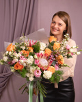 Buchet cu trandafiri portocalii si eustoma varianta premium, marime