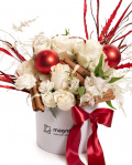 Winter arrangement with white flowers  – imaginea 1