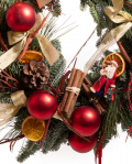 Door wreath with Christmas accessories – imaginea 2