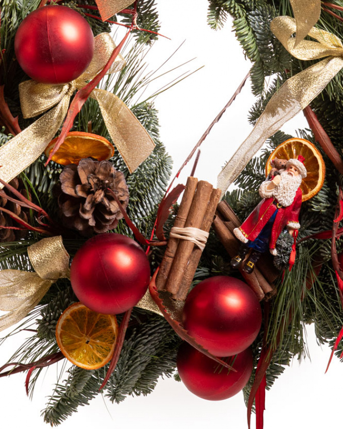 Door wreath with Christmas accessories – imaginea 2
