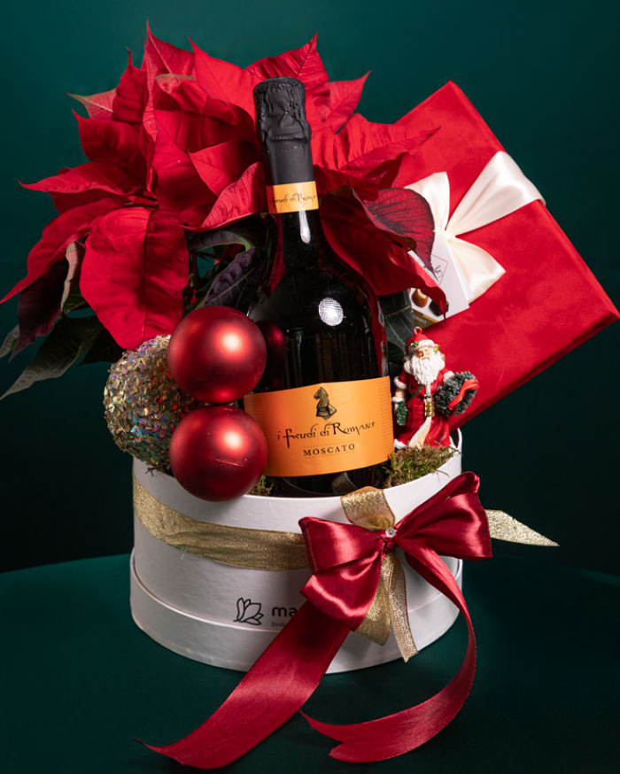 Holiday Gift with Tea and Poinsettia – imaginea 4