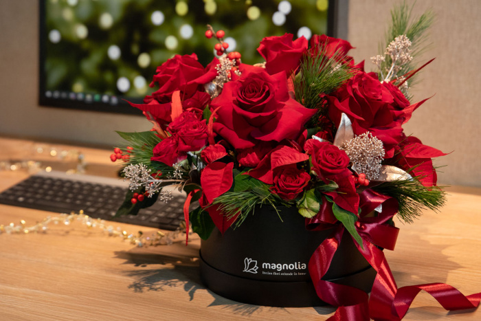 Cum alegi florile pentru un cadou corporate de sărbători. Recomandările Magnolia pentru luna decembrie