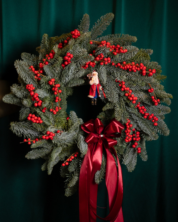 Christmas wreath with Ilex – imaginea 3