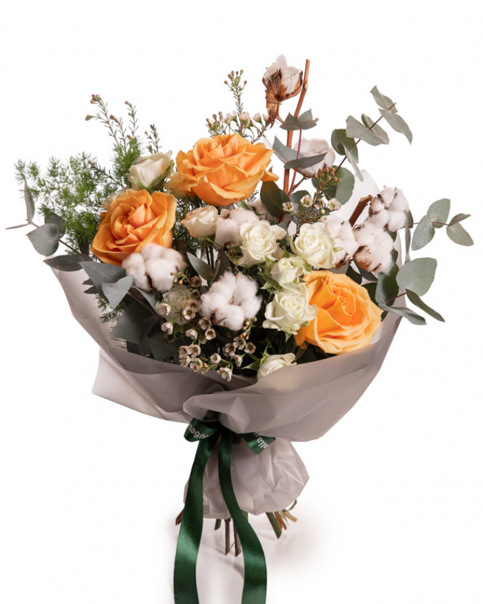 Buchet de iarnă cu trandafiri – imaginea 1
