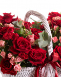 Coș cu trandafiri roșii „Grande Passion”
