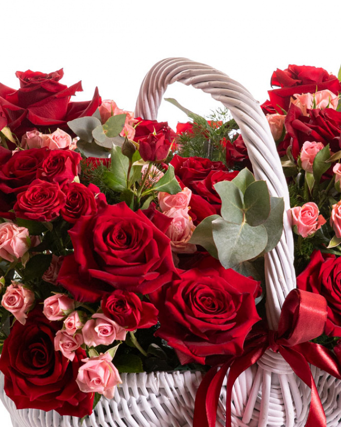 Coș cu trandafiri roșii „Grande Passion”