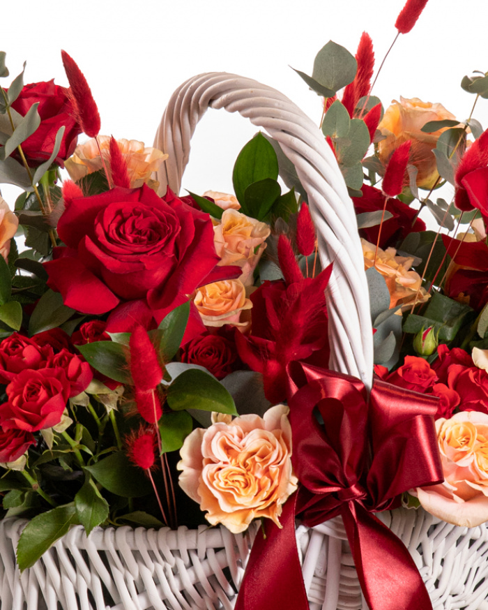 Coș cu flori „Majestic Bloom”