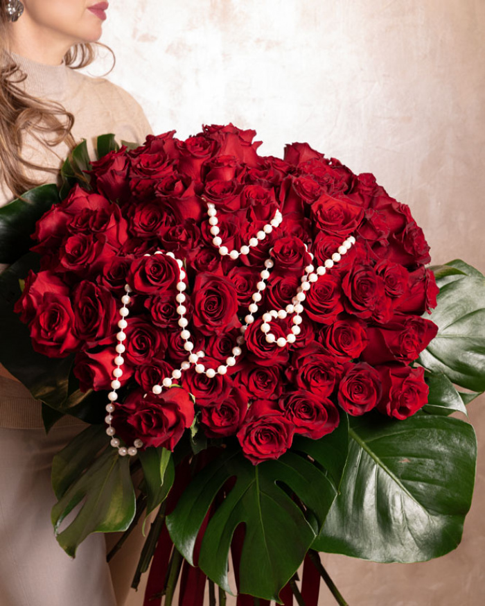 Buchet 101 trandafiri roșii ”Royal Love” – imaginea 1