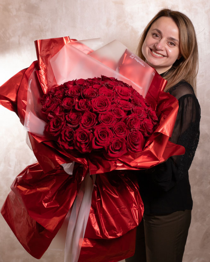 Buchet spectaculos cu trandafiri roșii „Duchess of Love” – imaginea 1