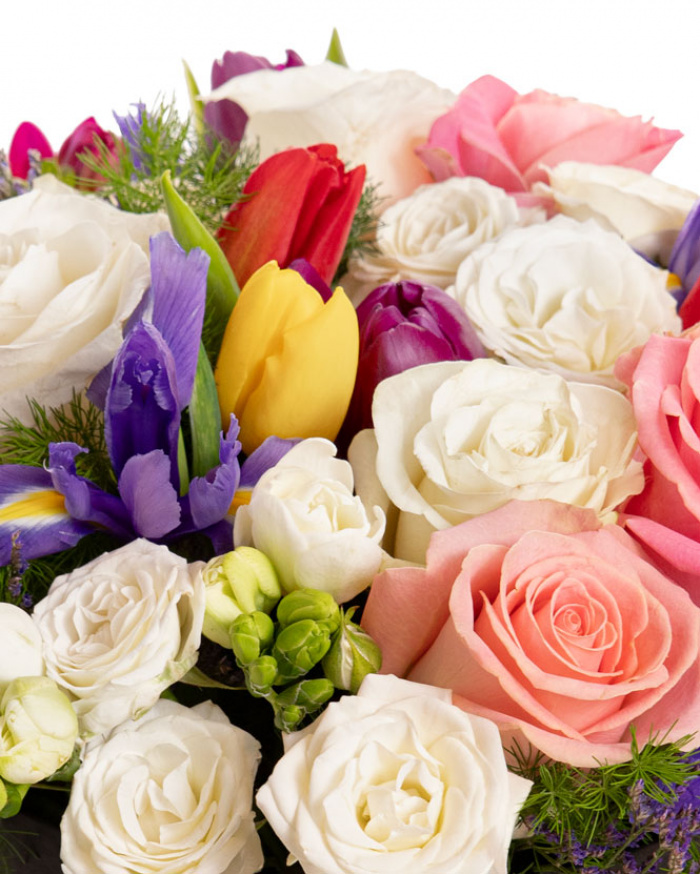 Aranjament floral Colorful Gift, varianta premium, detaliu