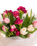 Buchet lalele și frezii „Happiness” – imaginea 2