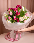 Buchet lalele și frezii „Happiness” – imaginea 3