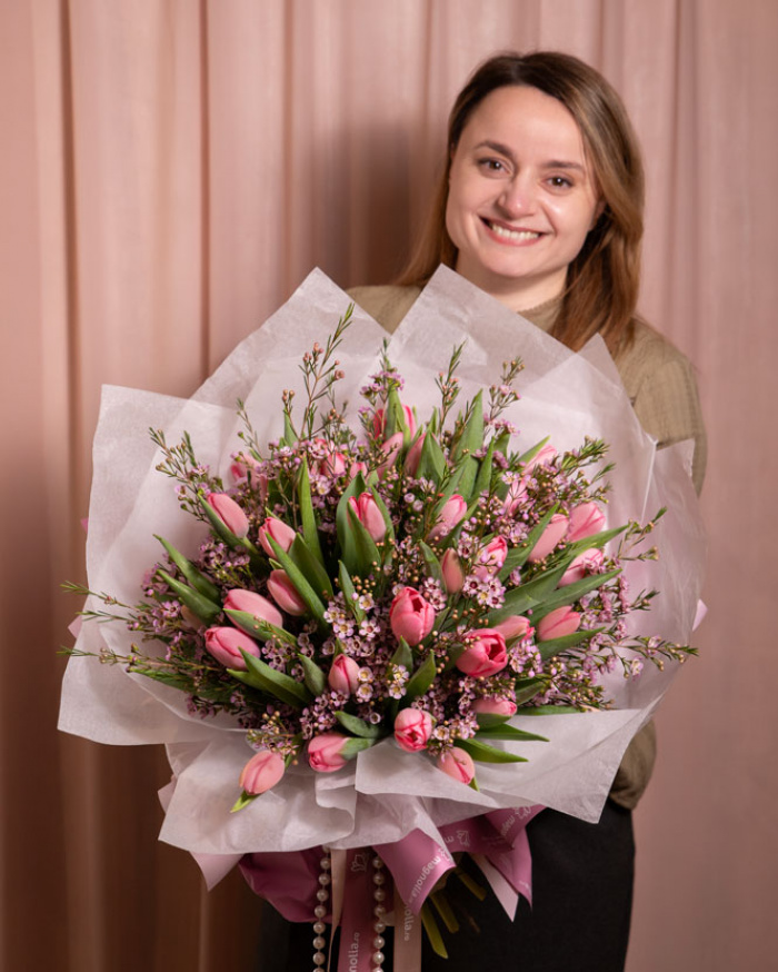 Buchet cu 41 lalele roz „Blush Symphony” – imaginea 1