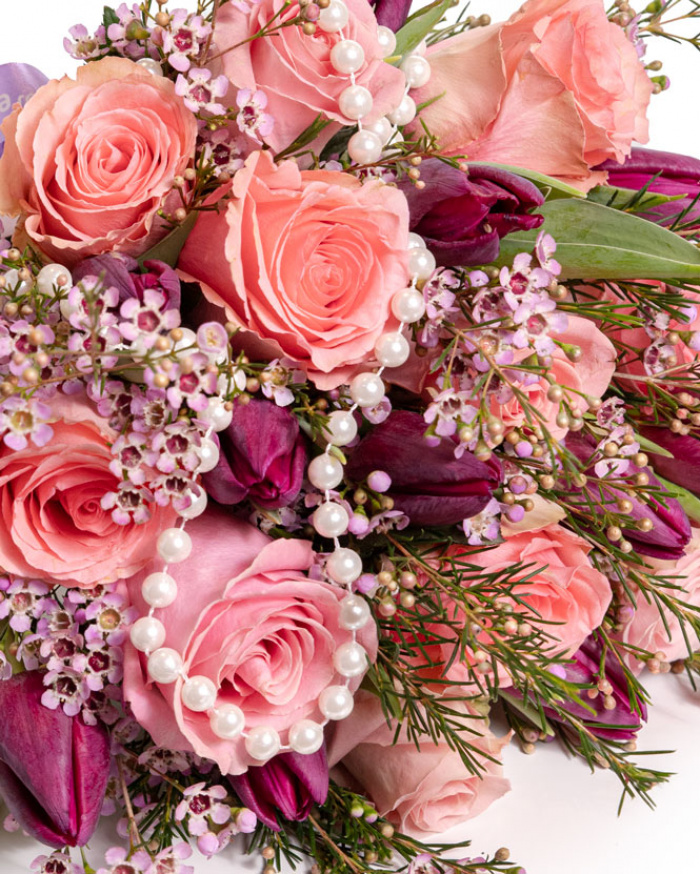 Buchet cu lalele și trandafiri „Precious Moment” – imaginea 2