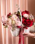 Floral Basket with Ranunculus and Roses – imaginea 3