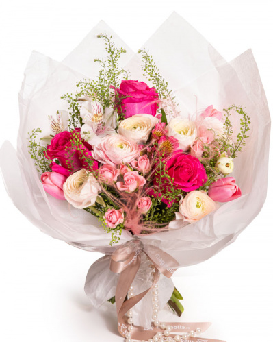 Buchet cu Ranunculus, Lalele și Trandafiri