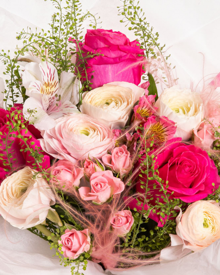 Buchet cu Ranunculus, Lalele și Trandafiri – imaginea 2