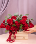 Red rose arrangement in box – imaginea 3