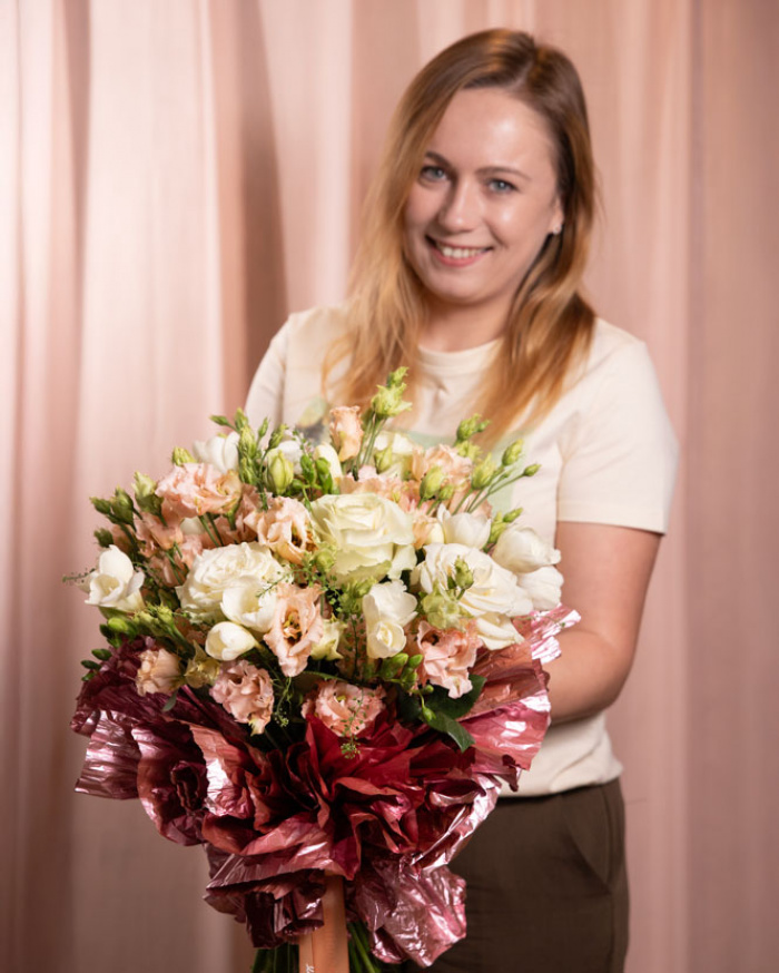 Buchet trandafiri albi „Romance" – imaginea 3